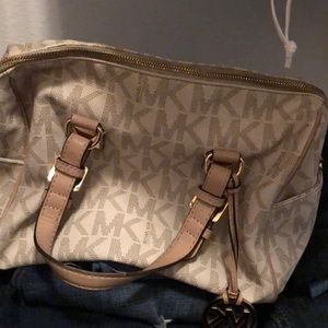 Michael kors barrel bag